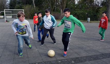Schüler beim Fußball © Stadt Aachen/Andreas Schmitter