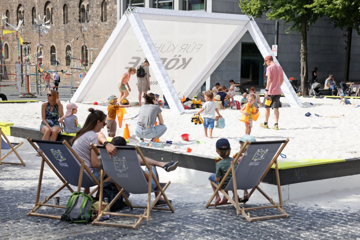 Families at the Archimedean sandpit