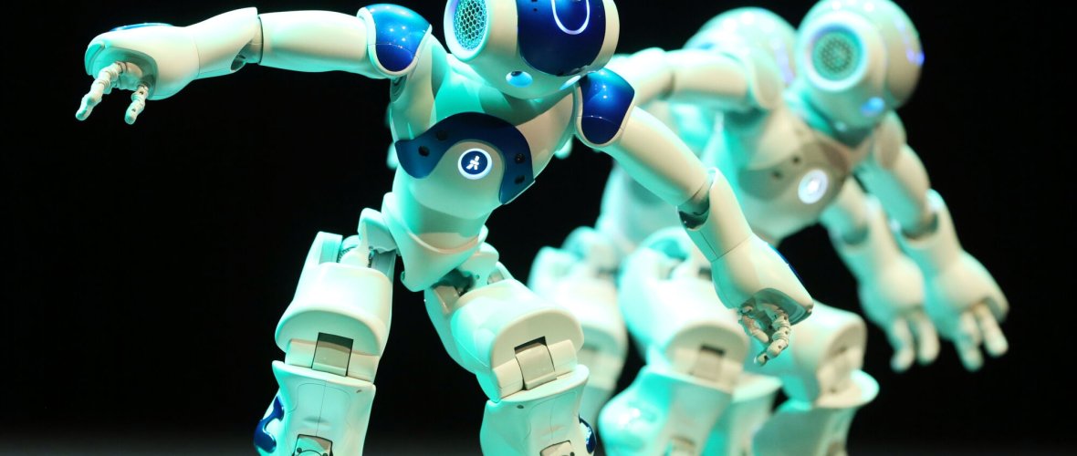 Two robots on stage at the FutureLab Gala 2016