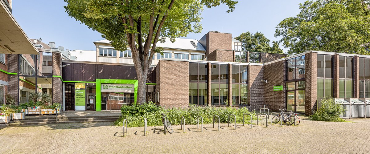 Front view of the city library building