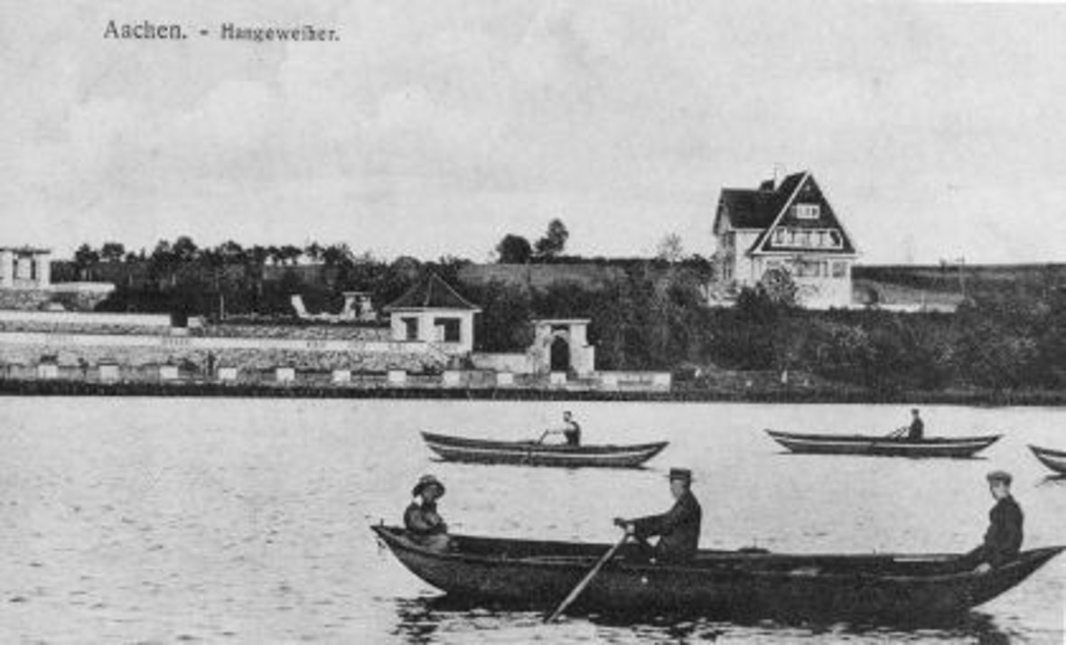 Historical picture of the Hangeweiher with rowing boats