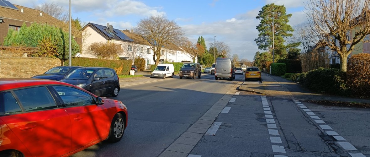 Car on Adenauerallee