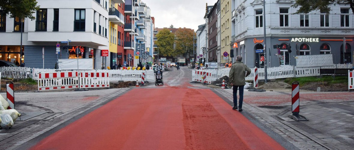 New red paint on Bismarckstraße