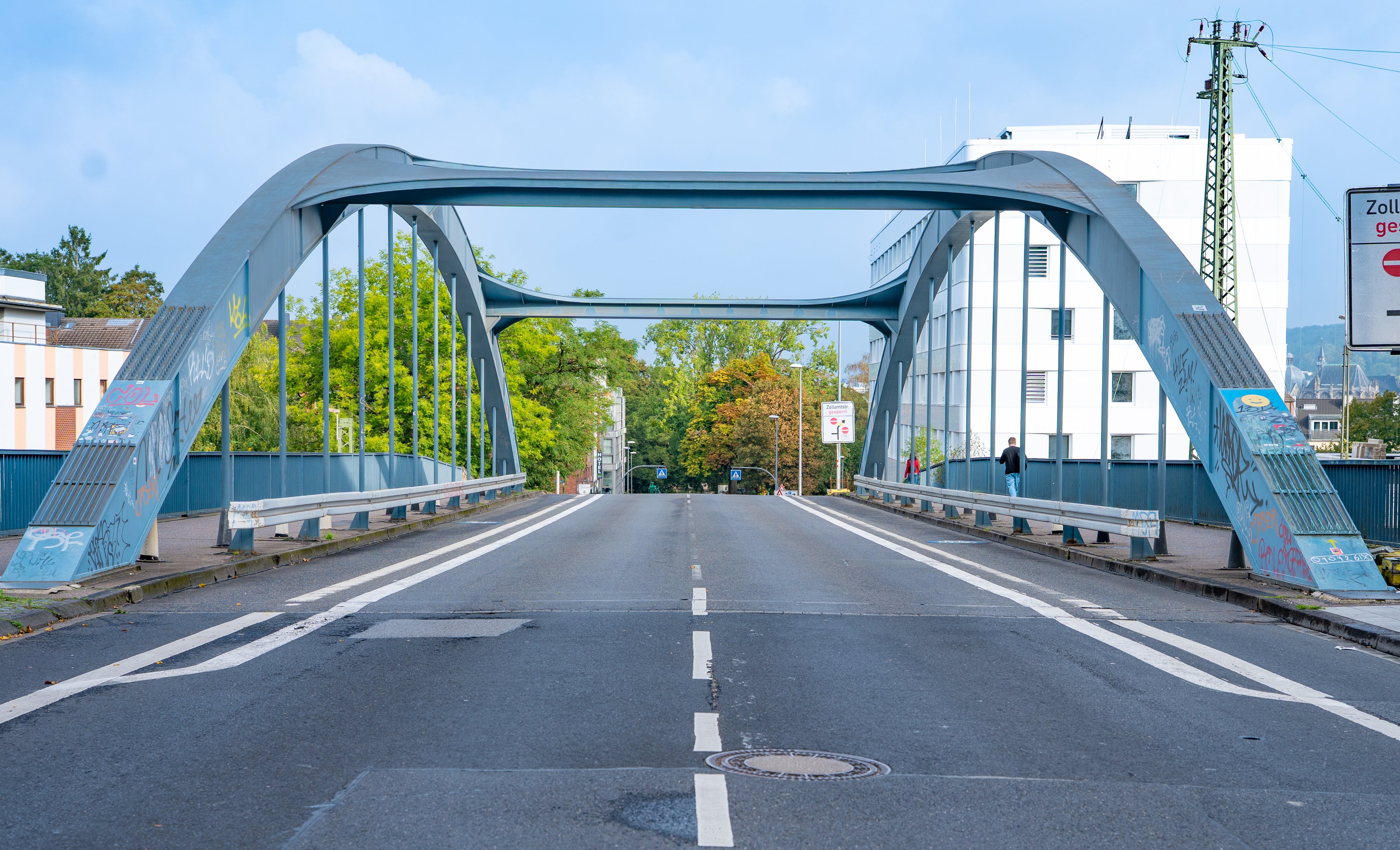 View of the roadway across the Burtscheider Bridge toward downtown