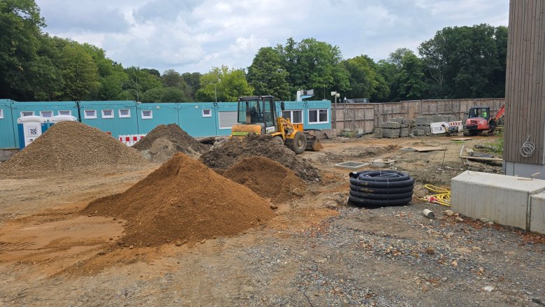 Start of outdoor facilities work on the outdoor pool side