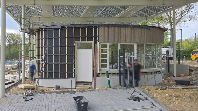 Paving and façade work