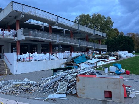 Sorting the demolition materials