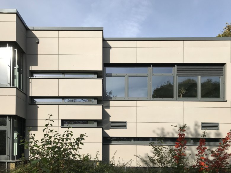 The window construction, curtain walling and roofing work on the first construction phase has largely been completed.