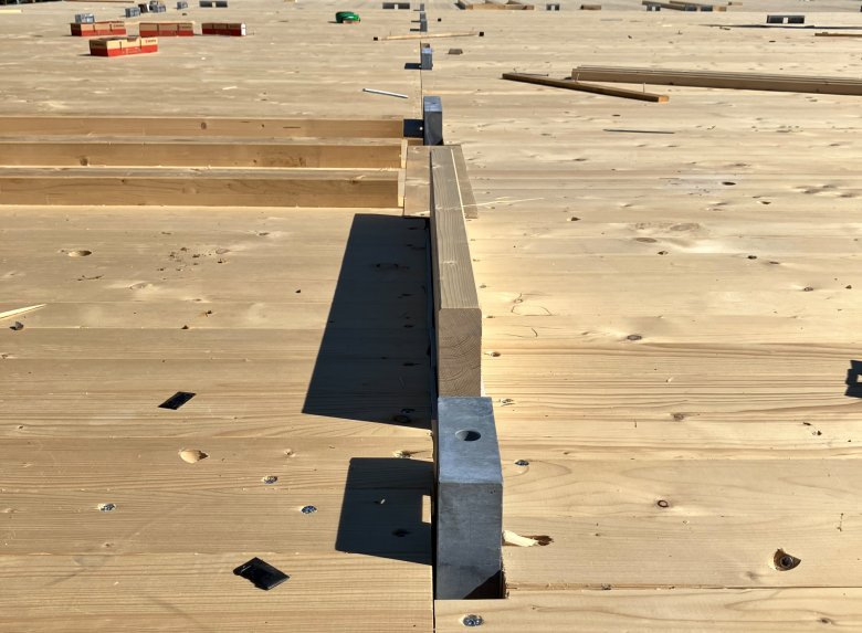 Ceiling sliding element for sound insulation