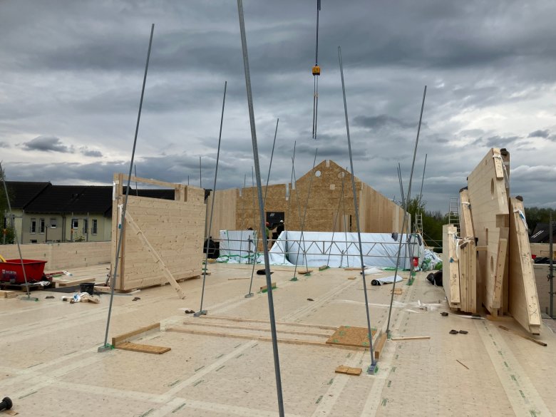 Walls on the upper floor and threaded rods for earthquake safety.