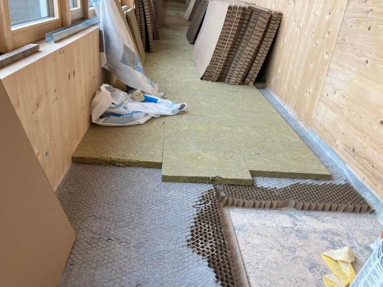 The fill on the upper floor has been completed.