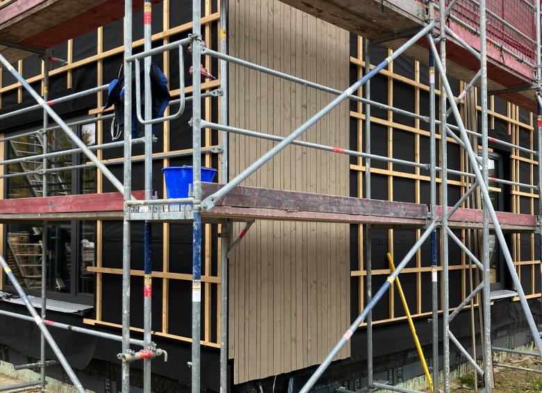 The cladding of the façade has begun