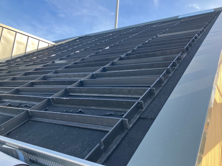 The preparations for the green roof have been completed.