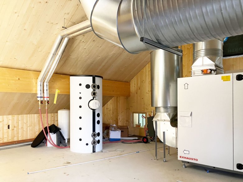 The heat pump buffer tank has been installed.