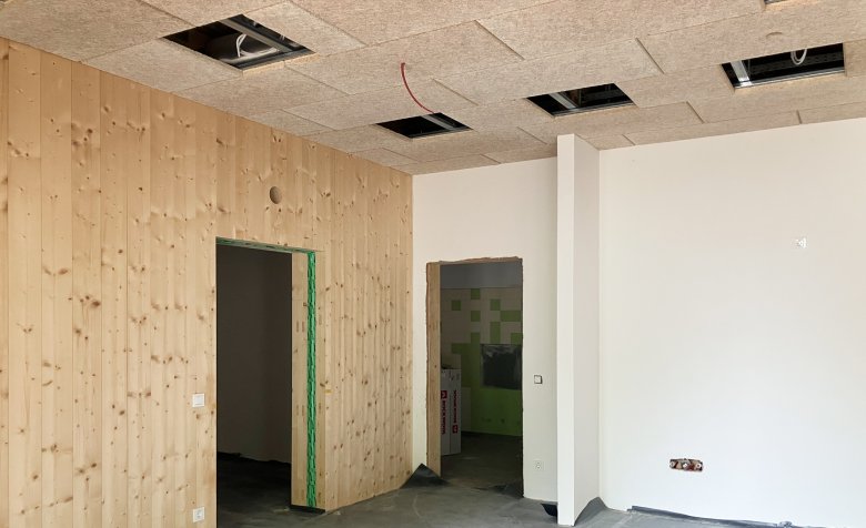 Abhangdecken_c_E26_2026_04_16 Work on the suspended ceilings is progressing.