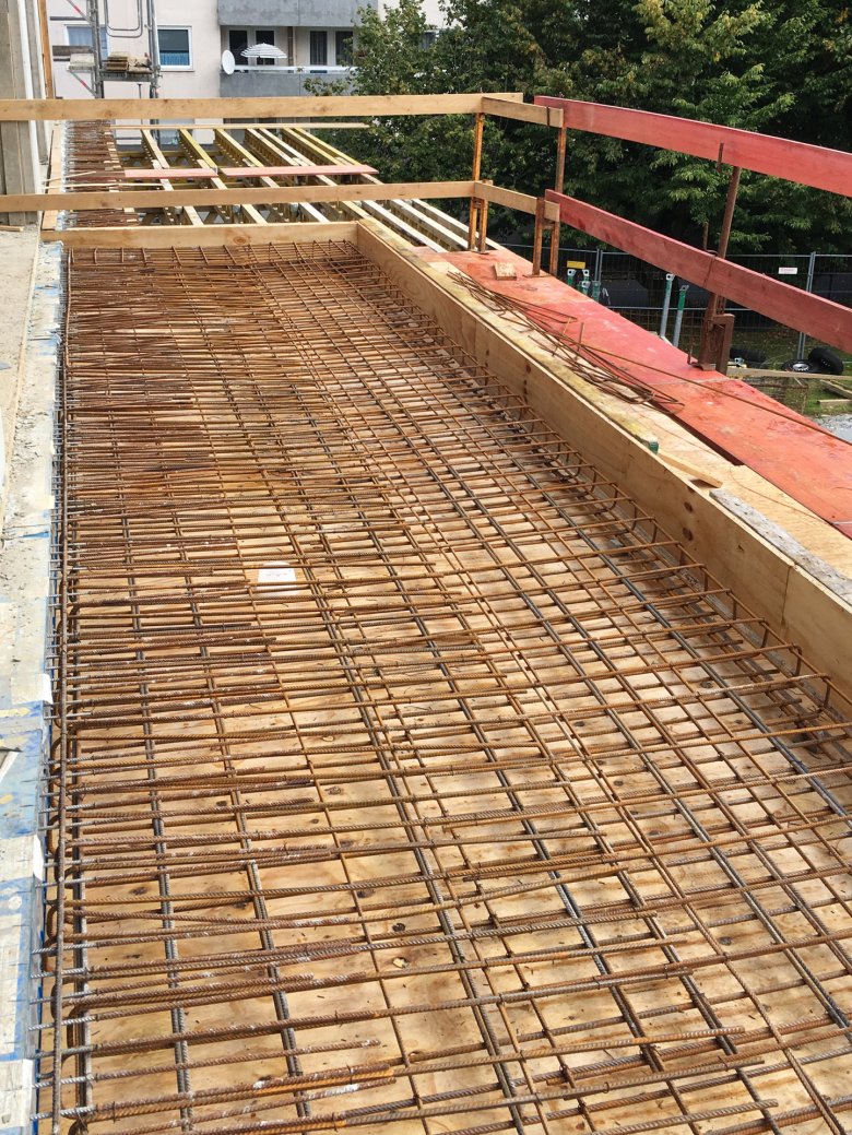 The reinforcement of the balcony is carried out.