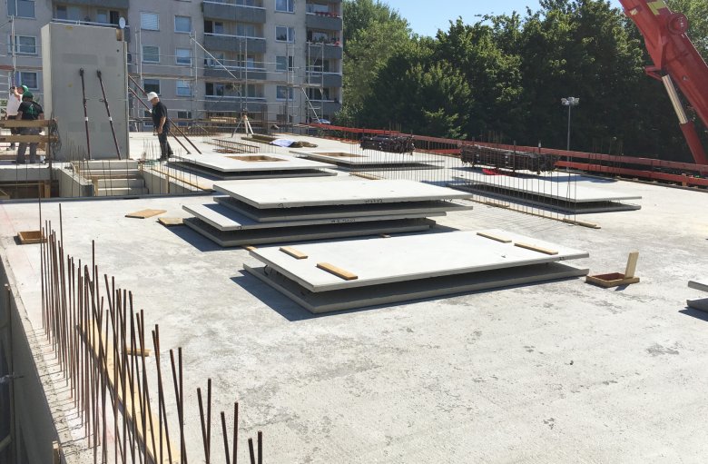 The ceiling above the ground floor has been concreted.