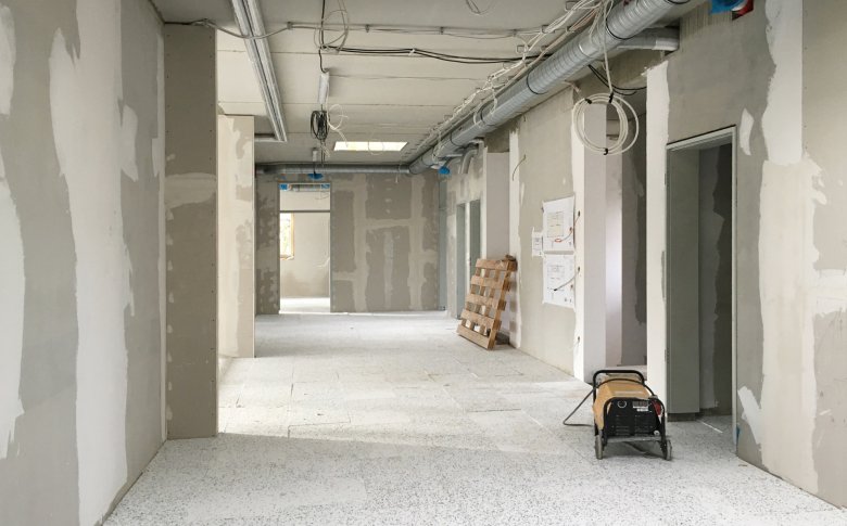 The impact sound insulation on the upper floor has been installed.