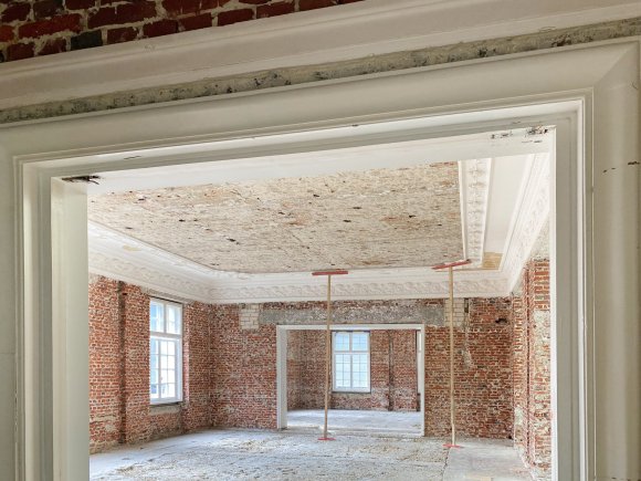 The conversation room during dismantling