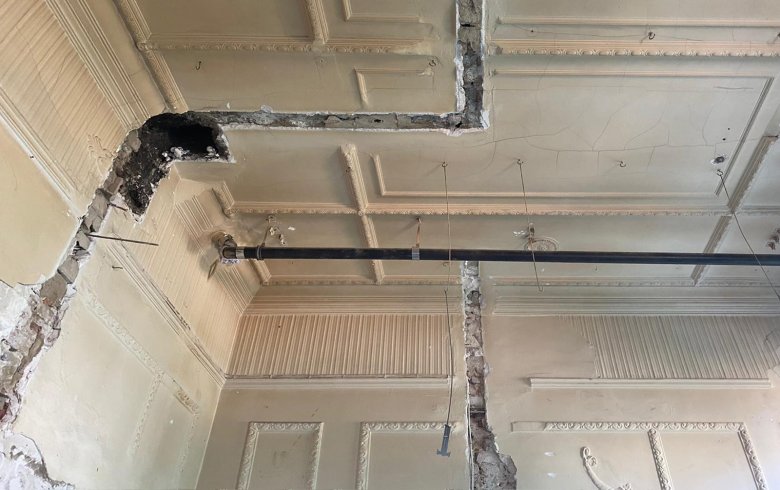 Stucco finds in the first floor WC (former ladies' room)