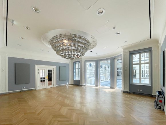 The smoking room shortly before completion