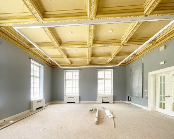 The writing salon shortly before completion