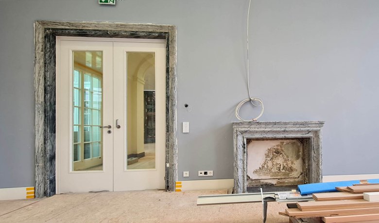 Small hall with fireplace detail