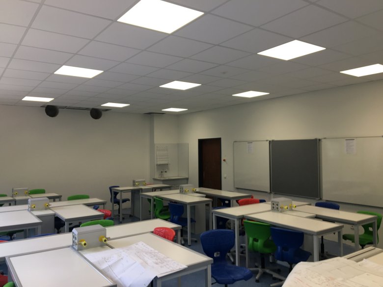 The completed biology room, showing the mobile tables and the fixed work columns.