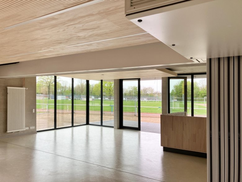 Youth and training room with retracted partition wall