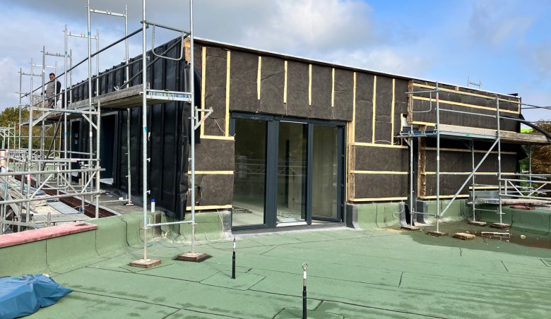 The substructure of the timber façade on the staggered storey