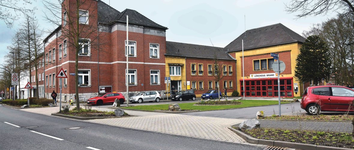 District office fire in direct neighborhood with the fire department