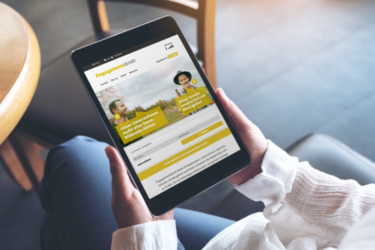 Tablet with the "Engagement direkt" website open