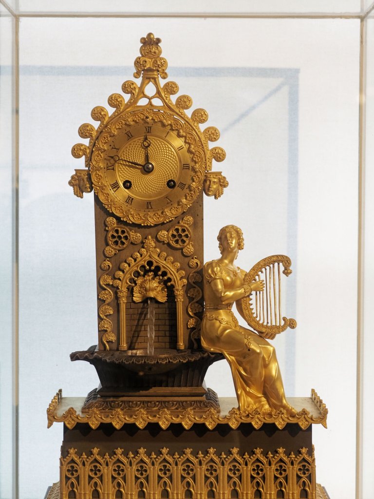 Parisian pendulum, neo-Gothic fountain architecture, bronze, fire-gilt