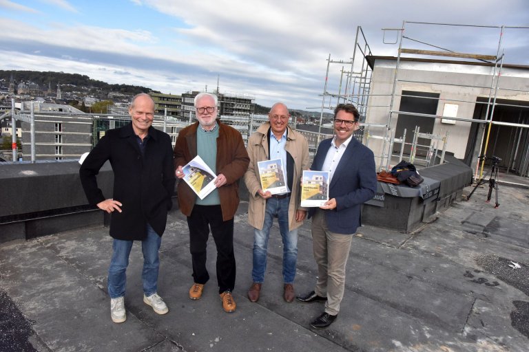 (from left to right) Ulrich Warner, CEO of gewoge AG, Mayor Norbert Plum, Chairman of the Housing and Property Committee, Rolf Frankenberger, Head of the city's Housing, Social Affairs and Integration Department, and Thomas Hissel, Alderman for Housing, Social Affairs and Economy, presented the Housing Market Report 2024. (from left to right) Ulrich Warner, CEO of gewoge AG, Mayor Norbert Plum, Chairman of the Housing and Property Committee, Rolf Frankenberger, Head of the city's Housing, Social Affairs and Integration Department, and Thomas Hissel, Alderman for Housing, Social Affairs and Economy, presented the Housing Market Report 2024.