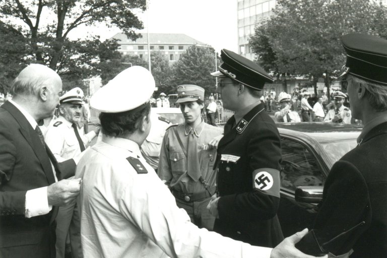 AStA protest action against former RWTH rector Hans Schwerte/Schneider during the 125th anniversary celebrations