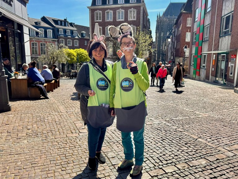 Fairtrade Easter bunnies for a day: Fabiola Blum and Mona Pursey distribute Fairtrade chocolate eggs in the city center around the Aachen market. Pursey, left; Blum, right
