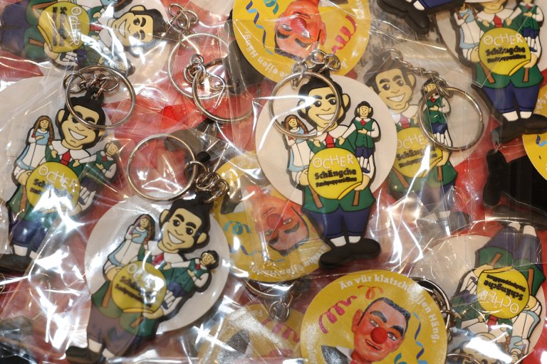 A bunch of key rings with the likeness of the "Öcher Schängche" stick puppet.
