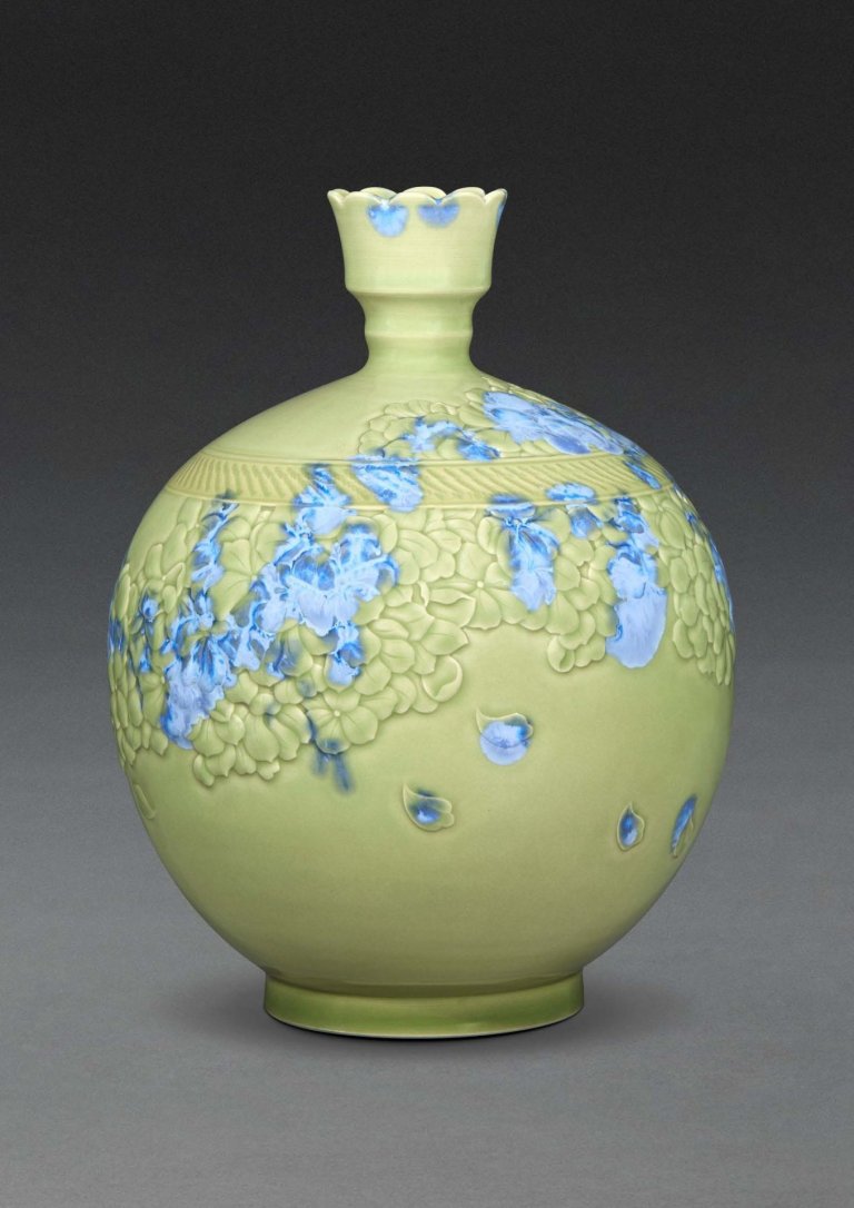 Shi Zhen, Celadon Vase, Photo: Couven Museum_090626 Celadon vase by the artist Shi Zhen