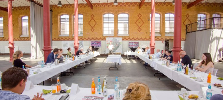 Participants take part in the workshop in Aachen North and sit in the meeting room