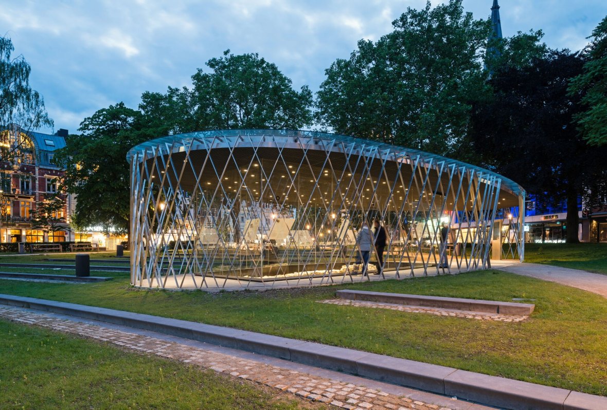 Vitrine archéologique à la fontaine Elisenbrunnen