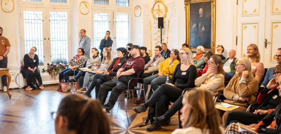 Lancement de la Assemblée citoyenne Les membres du Conseil des citoyens lors de la cérémonie d'ouverture à la mairie
