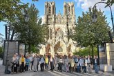Aix-la-Chapelle-Reims Les membres d'Aix-la-Chapelle devant la cathédrale de Reims