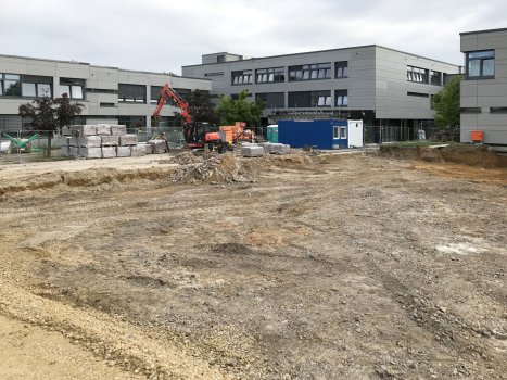 Dégagement du terrain de construction juillet 2024