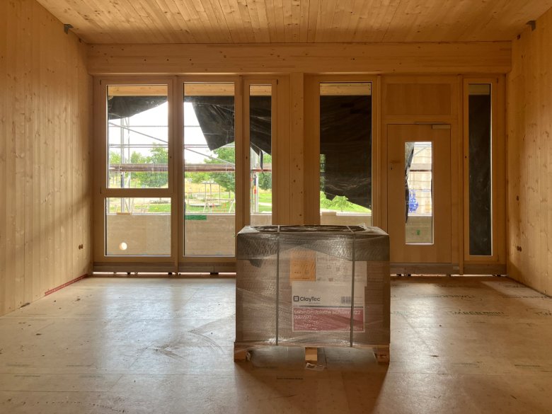 Fenêtre dans une des salles de groupe