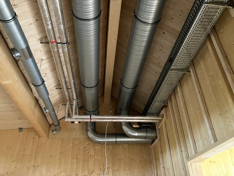 Les exécutions des travaux sur les installations techniques du bâtiment (TGA) avancent.