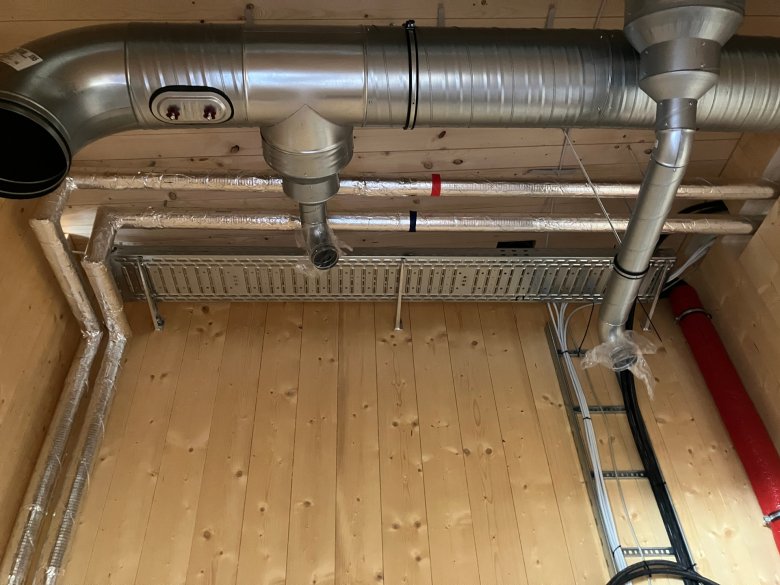 Les travaux sur l'équipement technique du bâtiment avancent.