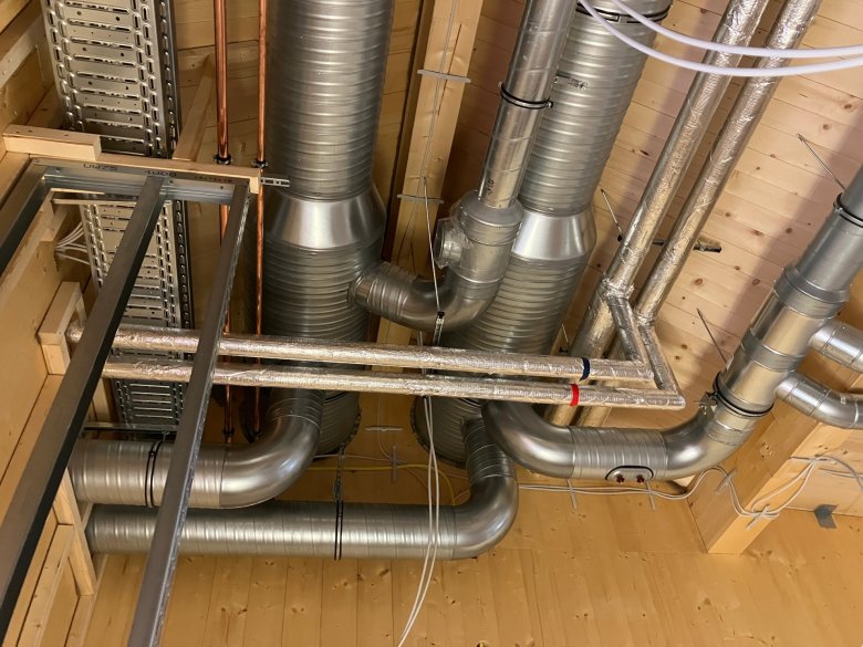 Les travaux sur les installations techniques du bâtiment avancent.