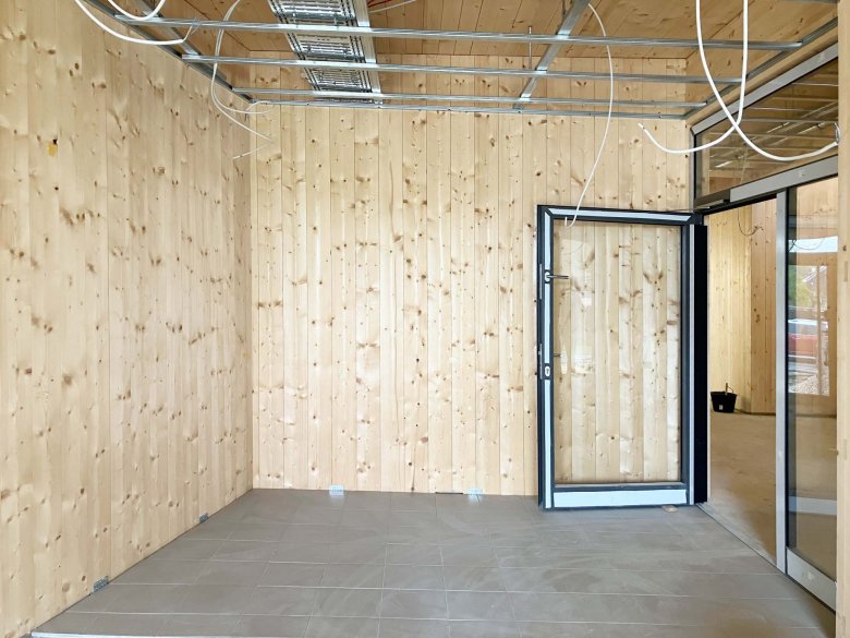 Les travaux de carrelage avancent.