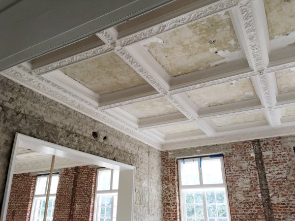 Le salon d'écriture pendant la déconstruction
