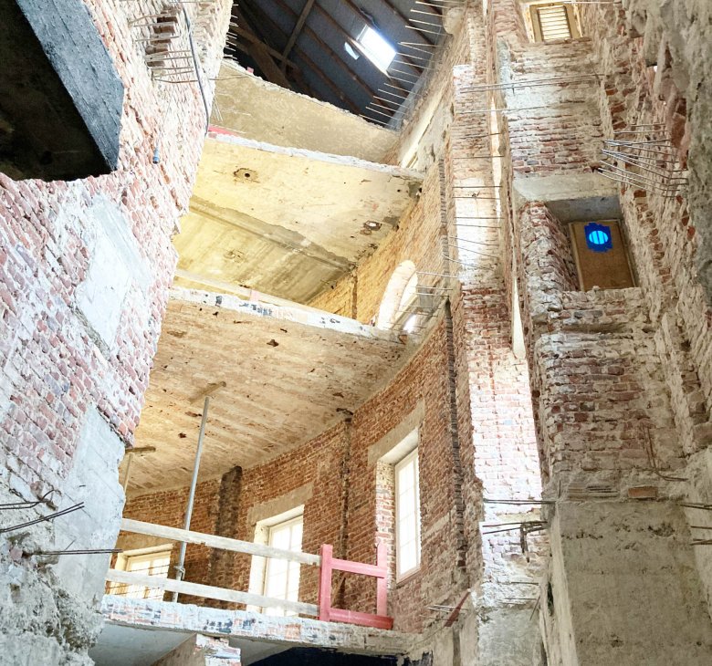 Démolition de l'ancienne cage d'escalier